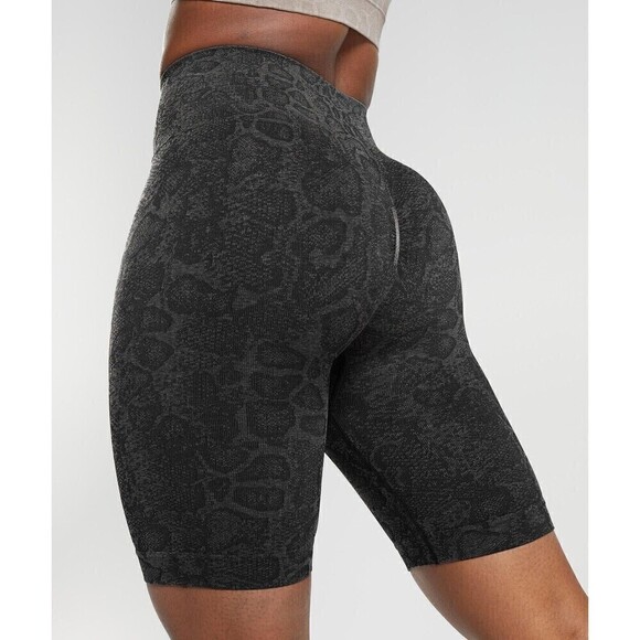New Gymshark Adapt Animal Seamless Cycling Breathable Shorts Black Size Medium - Picture 1 of 6